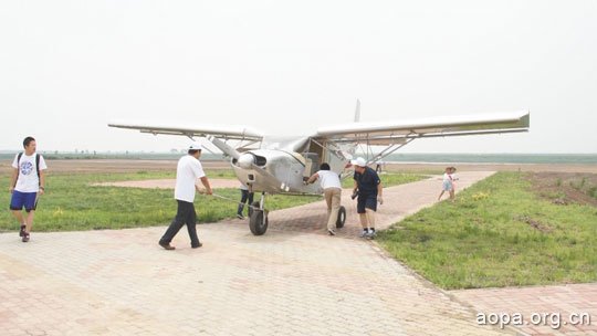 窦庄机场CH-801飞机被推出机库