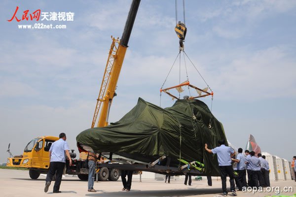 中航直升机天津产业基地向海外用户交付的4架AC312直升机起运出港