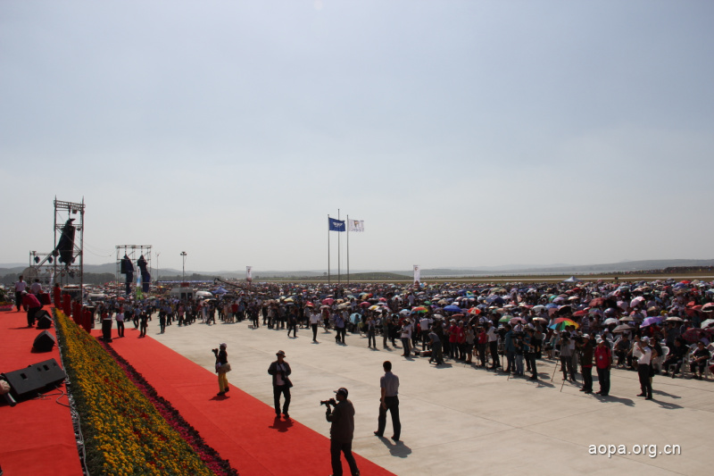 2012沈阳法库AOPA国际飞行大会观众云集