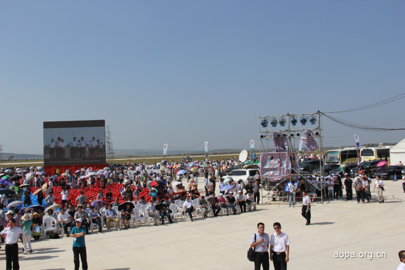 2012沈阳法库AOPA国际飞行大会观众云集