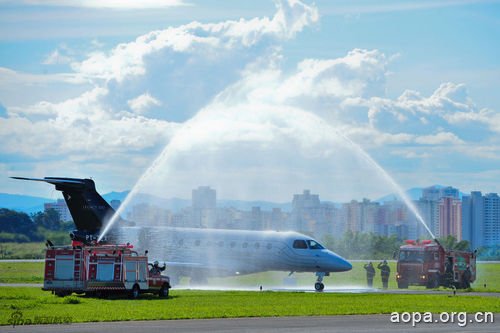 巴西航空工业莱格赛500公务机完成首飞(图)