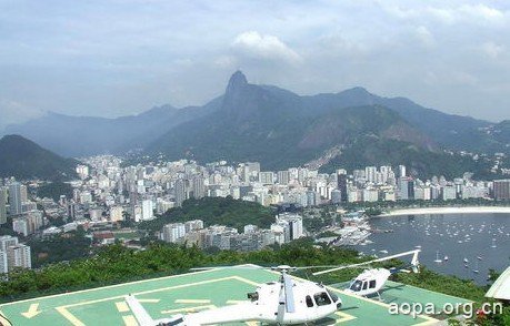 巴西富人花重金购买私人直升机上下班
