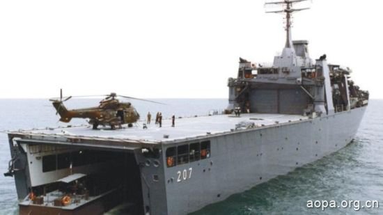 新加坡海军拟采购大型船坞登陆舰与海鹰直升机