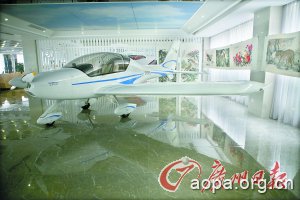 东莞首家私人飞机俱乐部试业。记者卢政 摄