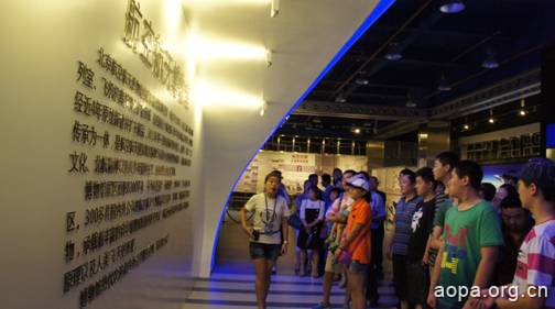  入营学生进入中国航空航天博物馆参观
