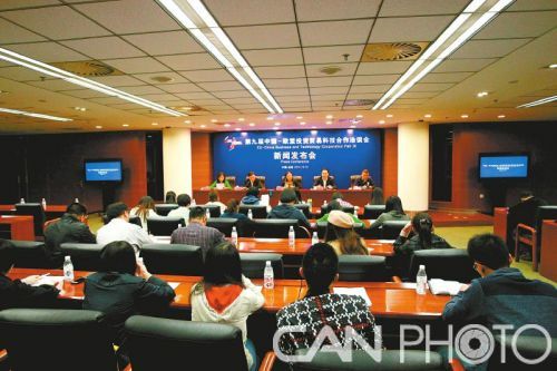 10月13日，成都高新区召开新闻发布会公布第九届欧洽会主题“东西携手——共启新丝绸之路”。