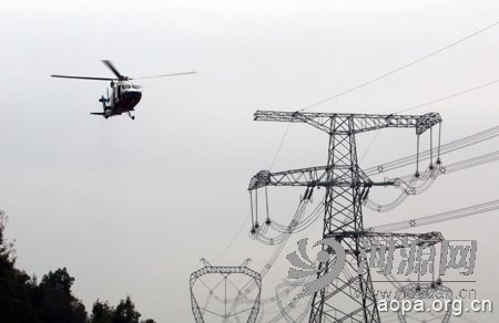广东河源供电局采用直升机巡查输电线路