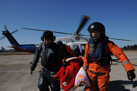 北海第一救助飞行队渤海湾救助危重岛民