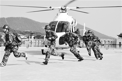 华西村民兵利用直升机进行应急抢险救灾训练